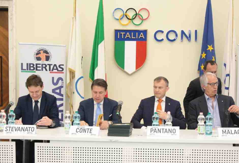 Tra Rita De Crescenzo e il M5s c'è Libertas: cosa c'entra con il video dell'influencer il centro sportivo