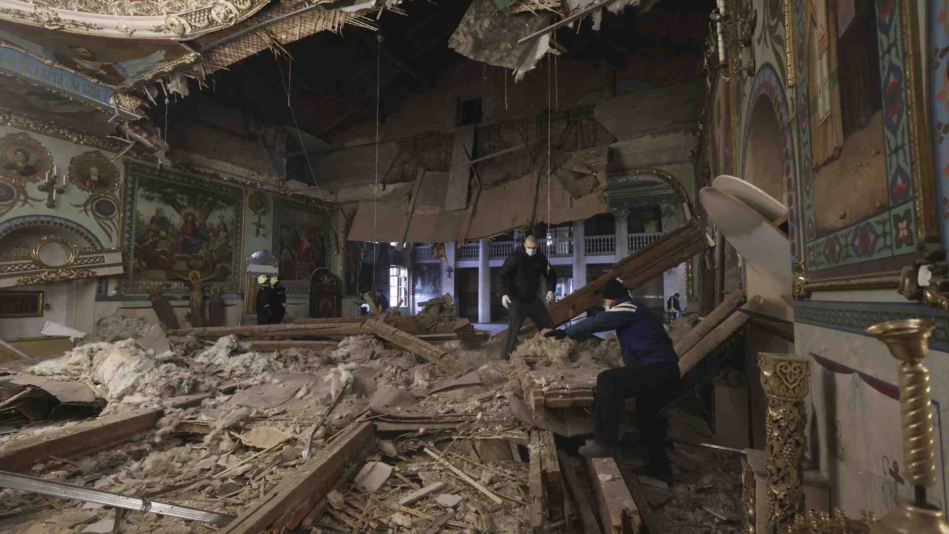 L’Ucraina aggredita, come una ragazza 22enne costretta alla resa