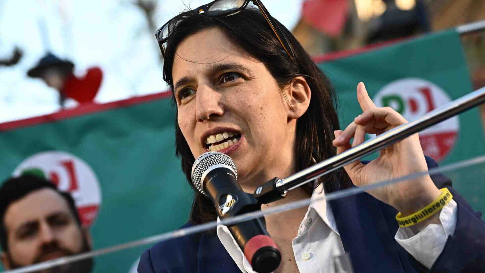 Il Pd rischia di spaccarsi sulle armi in Europa (e sulla piazza M5s)