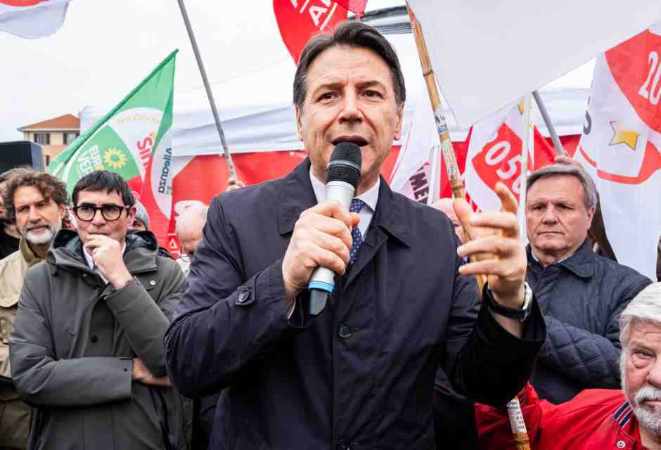 L’imbarazzo a Cinque stelle per la tiktoker in piazza. Nemesi per il partito del clic