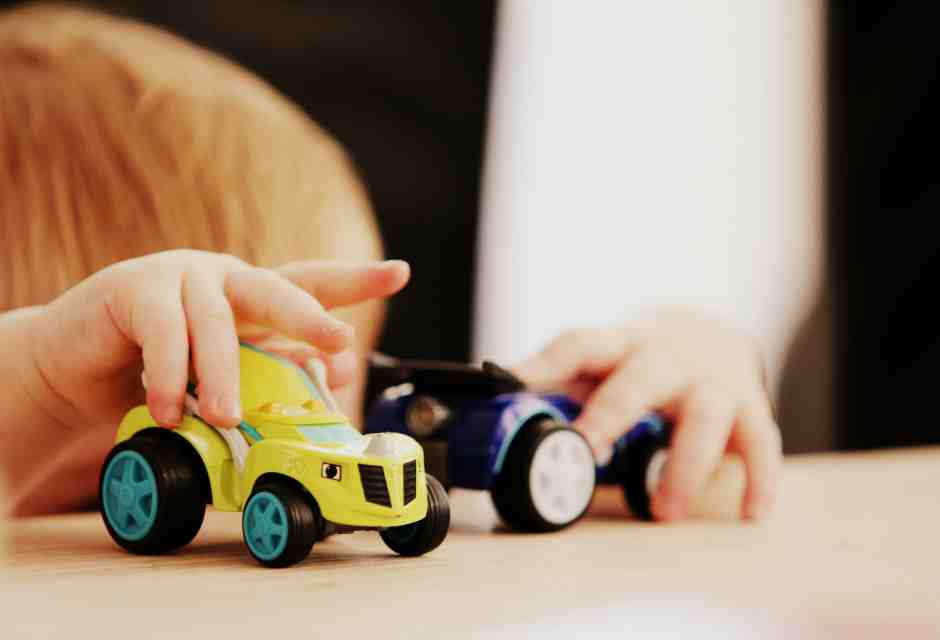 L'Italia non è un paese per famiglie. Il calo di fecondità e le politiche deboli