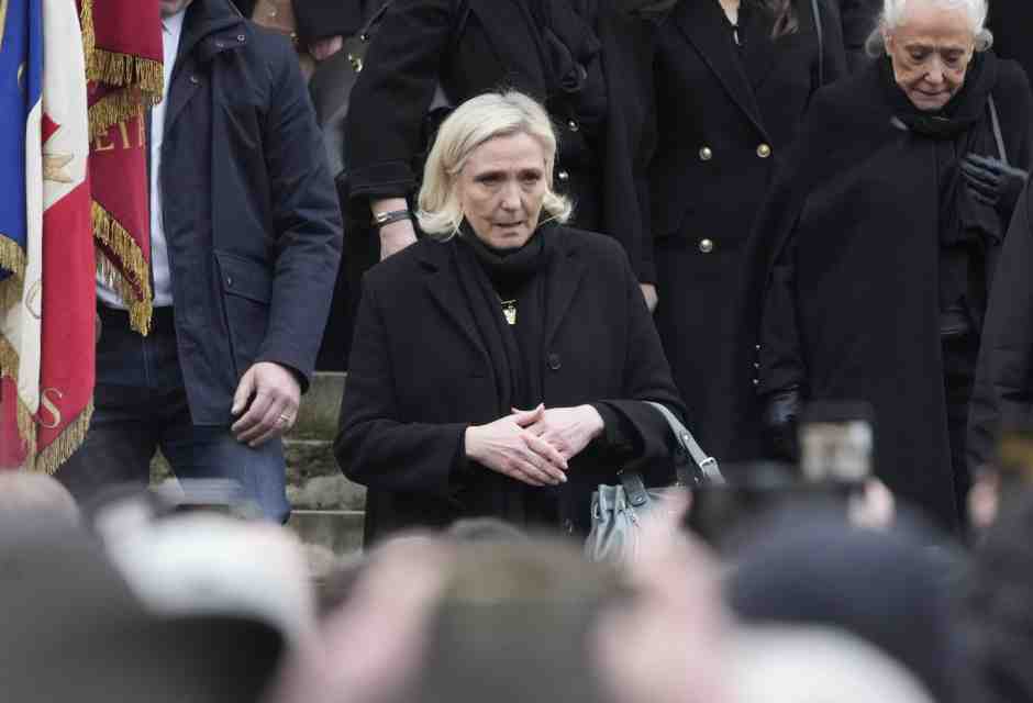 Dopo la sentenza, la leader del Rn si limita a fare “la martire”. Intervista a Llorca