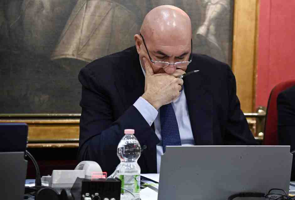 La cybersicurezza è uno spezzatino di competenze. Crosetto: "Così non va"