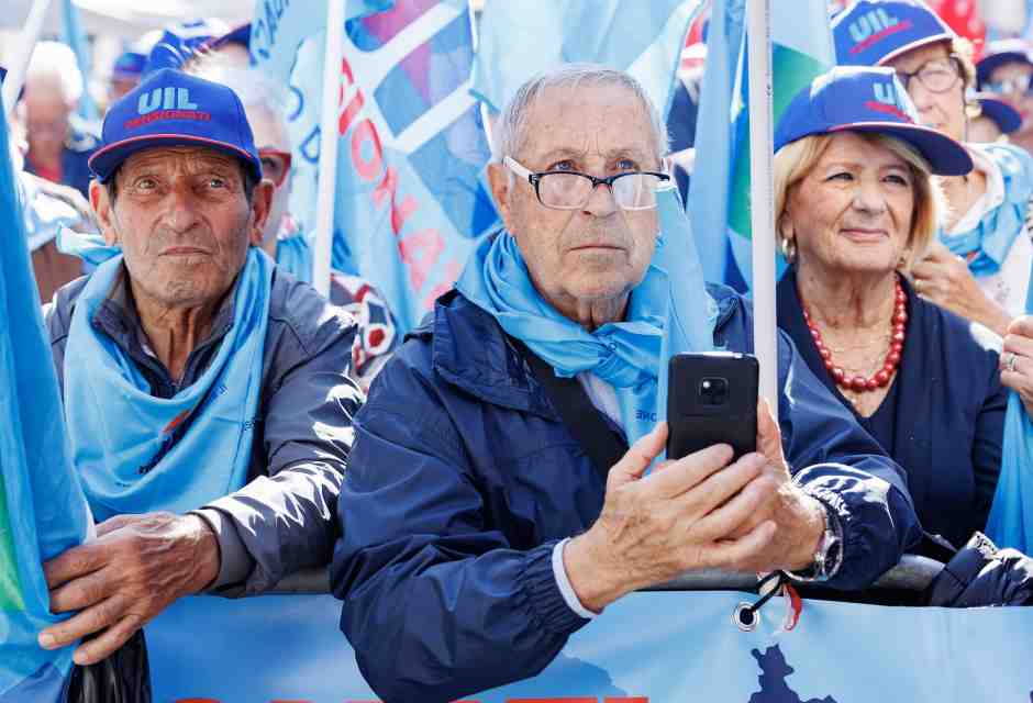 Gli sfasciacarrozze delle pensioni contro l’adeguamento all’aspettativa di vita