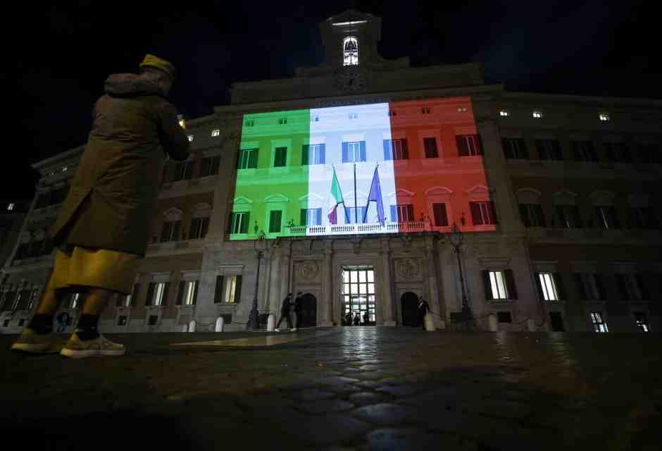 Stop ai libri “degli amici dell'onorevole”. In arrivo nuove regole per la saletta stampa della Camera