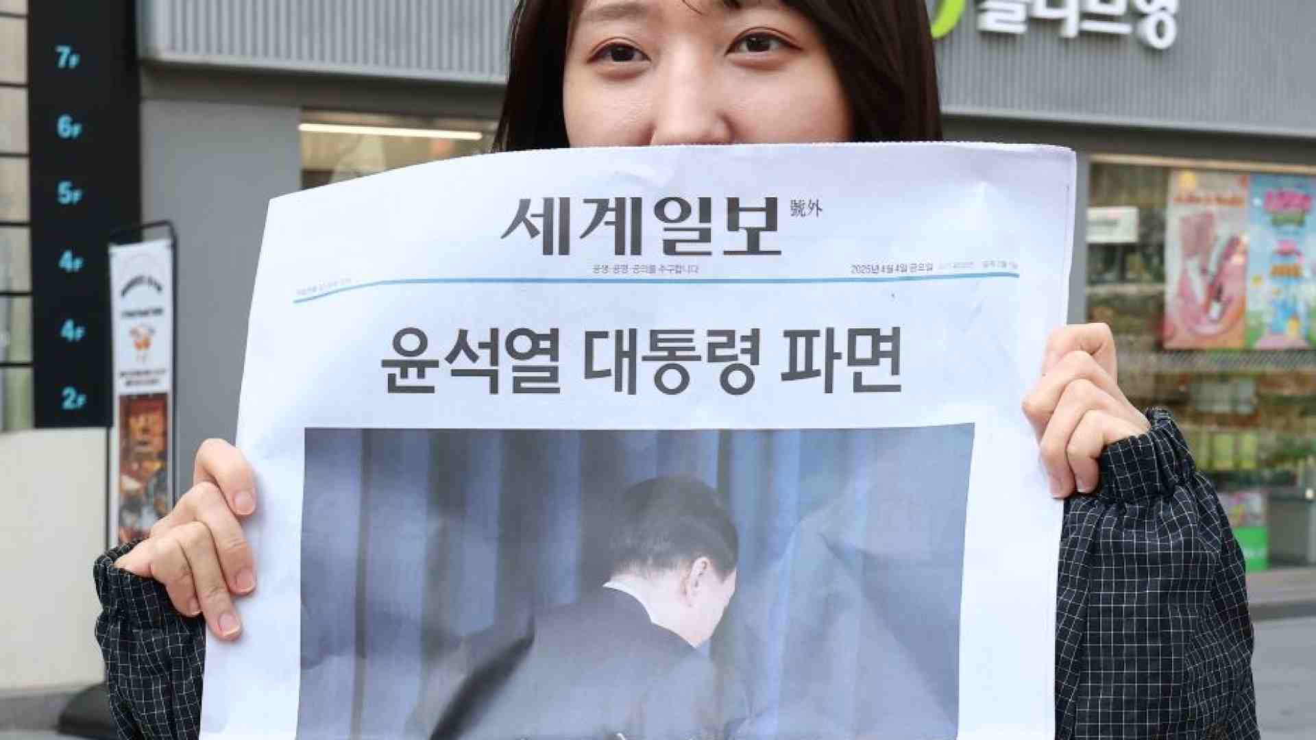 Rimosso il presidente Yoon, lui si scusa. Elezioni entro due mesi