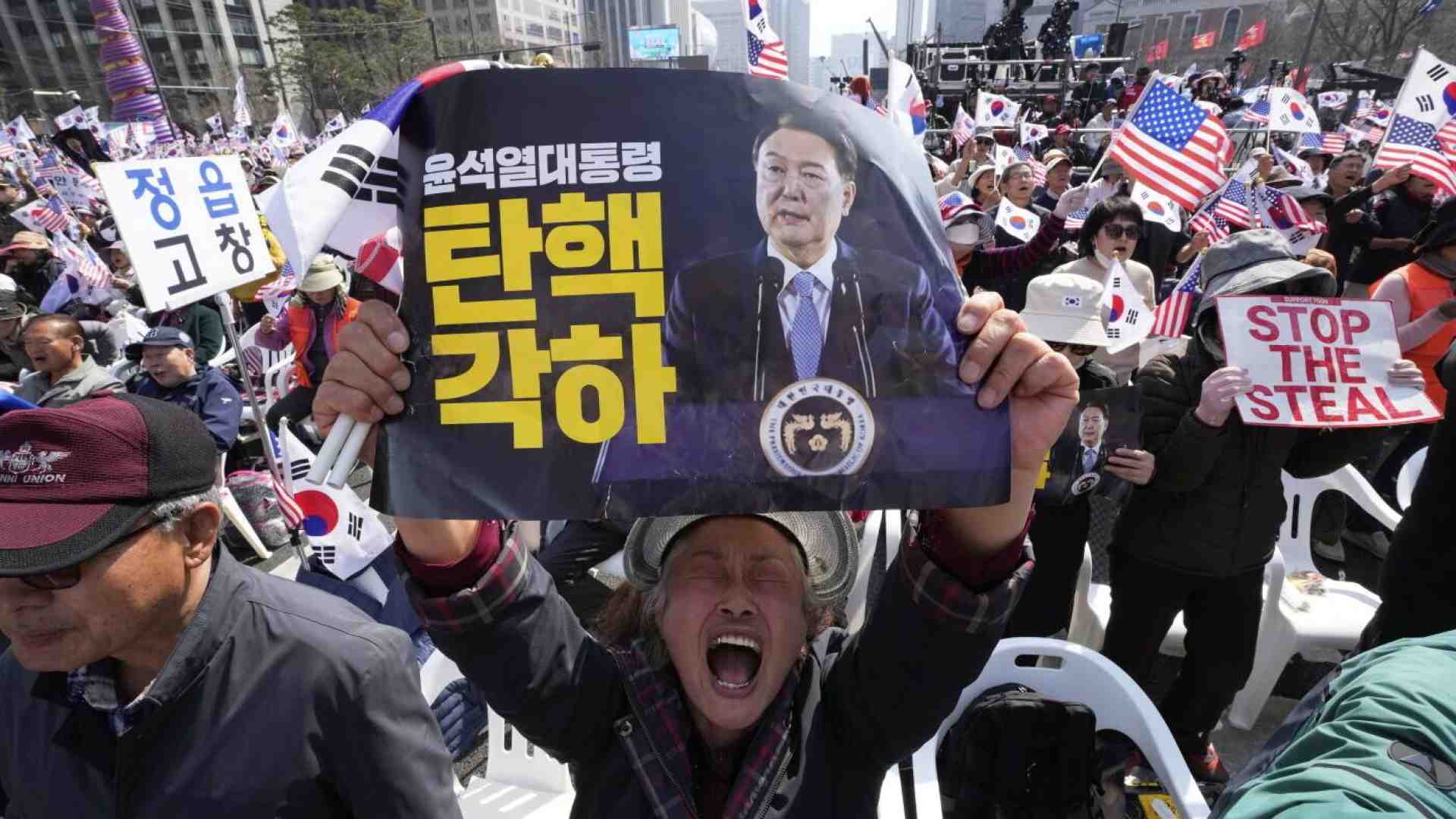 I giudici condannano Yoon Suk-yeol, la Corea del sud si prepara al voto