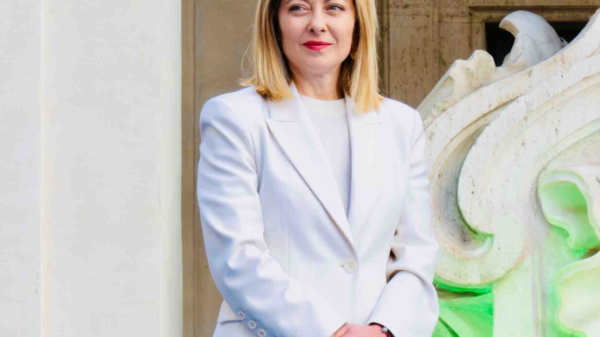 Giorgia Meloni invita alla calma sui dazi di Trump