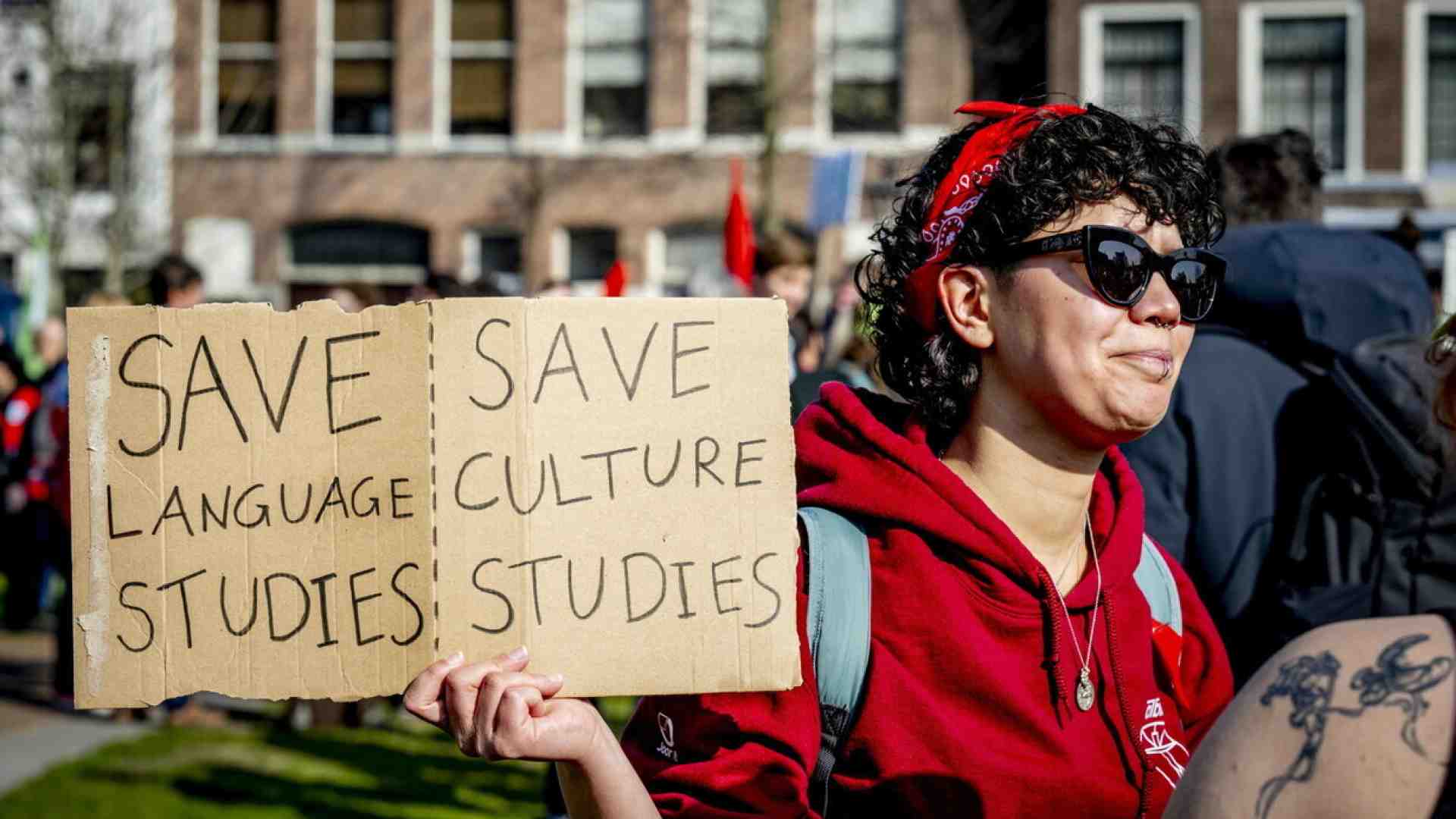 Rivolta nelle università olandesi: il governo cancella tutto ciò che è straniero