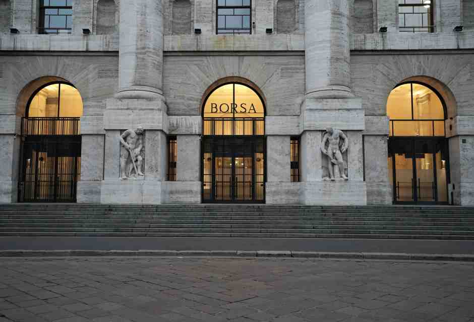 Ancora giù tutte le borse, Milano brucia 50 miliardi. Governo fiducioso, mercati preoccupati