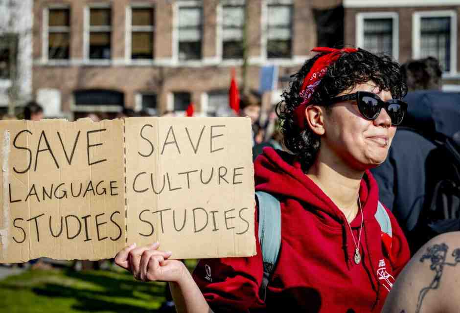 Rivolta nelle università olandesi: il governo cancella tutto ciò che è straniero
