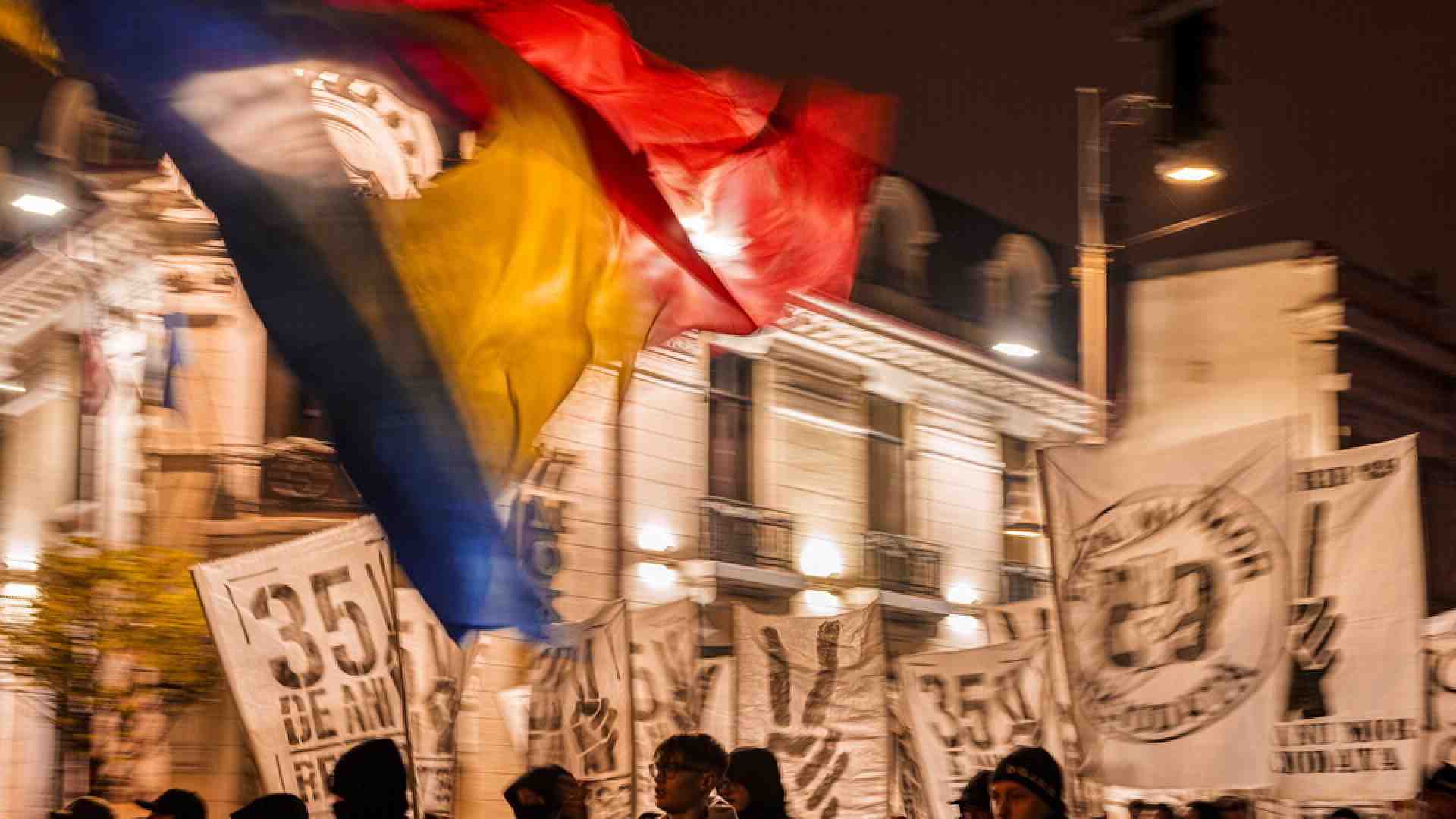 Dare del tu a Nicolae Ceausescu e prendere la penna per scrivergli