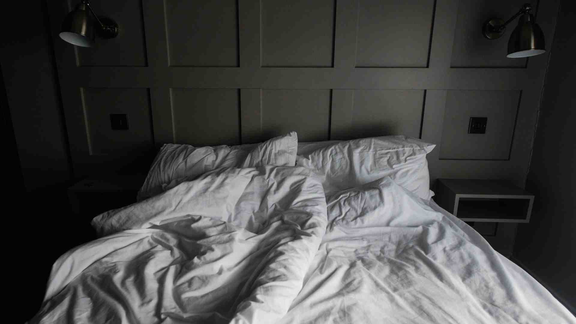 Viaggio ironico nella misteriosa caverna dell’età fertile e del desiderio