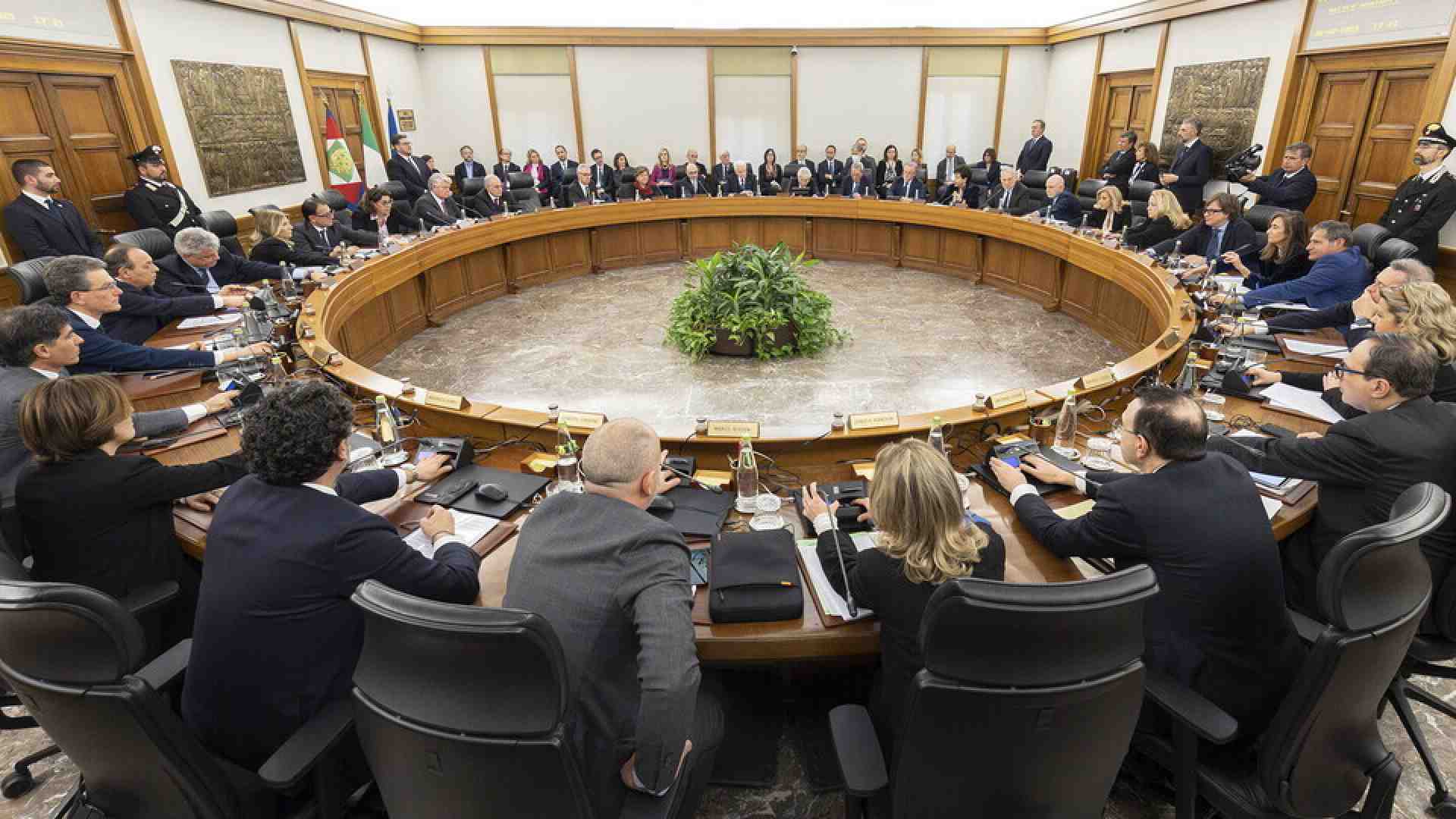 “Sì al sorteggio, unica soluzione al correntismo”. Parla Andrea Mirenda (Csm)