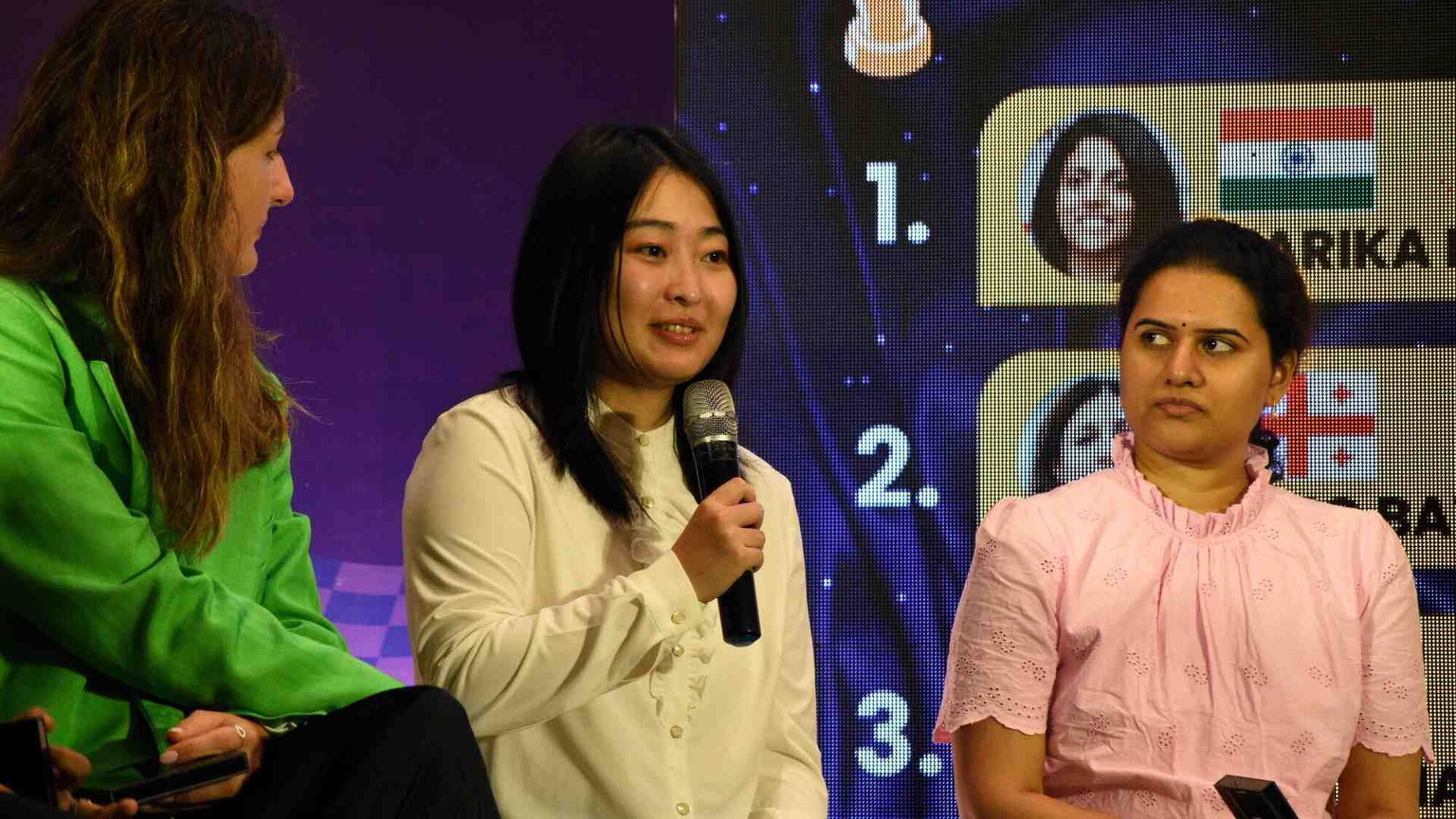 Uomini, donne e una danza di dicotomie in bianco e nero