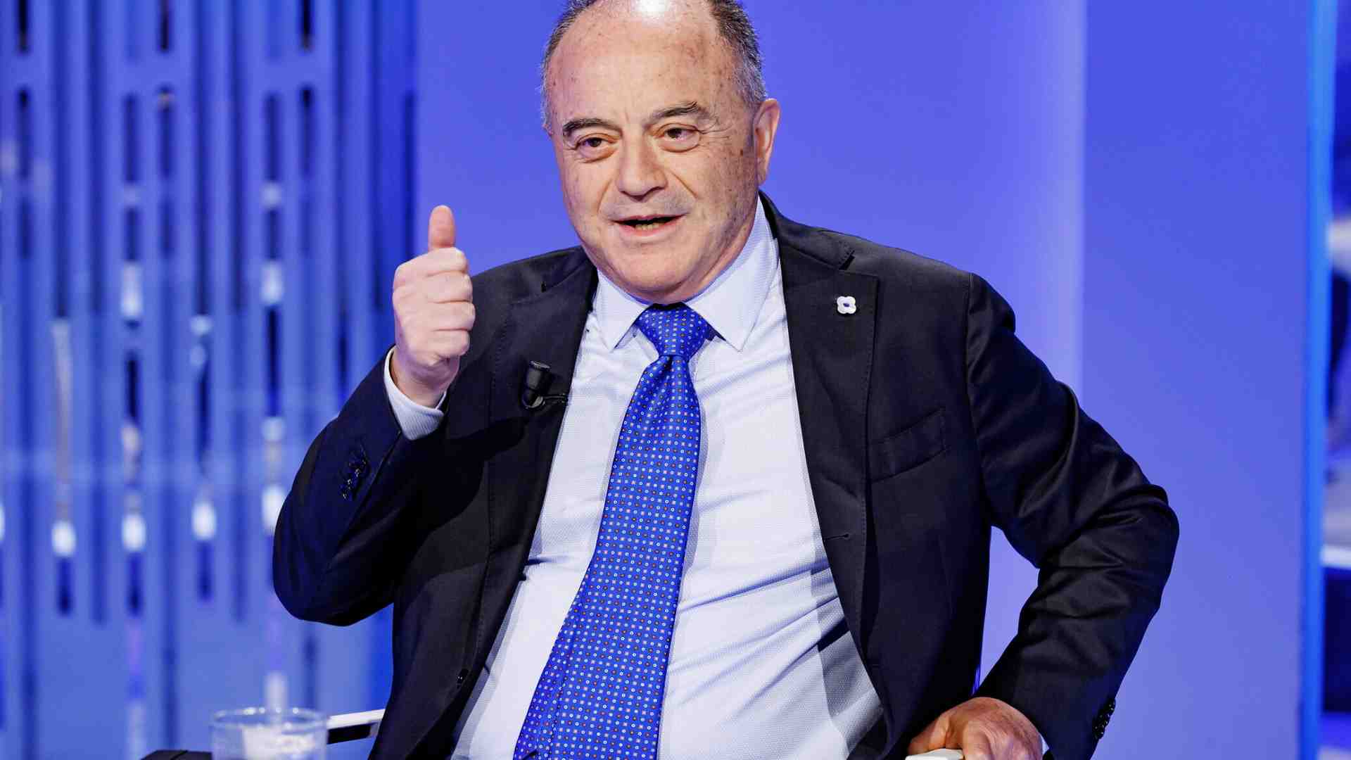 Gratteri può favorire il numero della sua compagnia assicurativa?