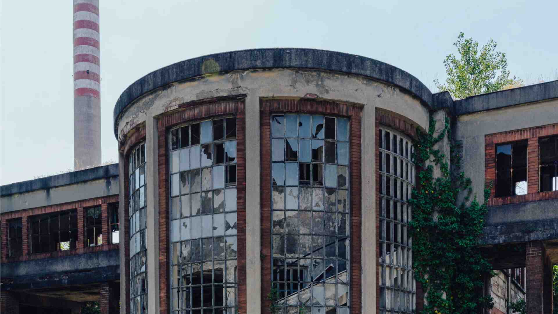 Al Salone del Mobile vento gelido e paura dei dazi. E Giorgia Meloni per la prima volta assente. Reportage