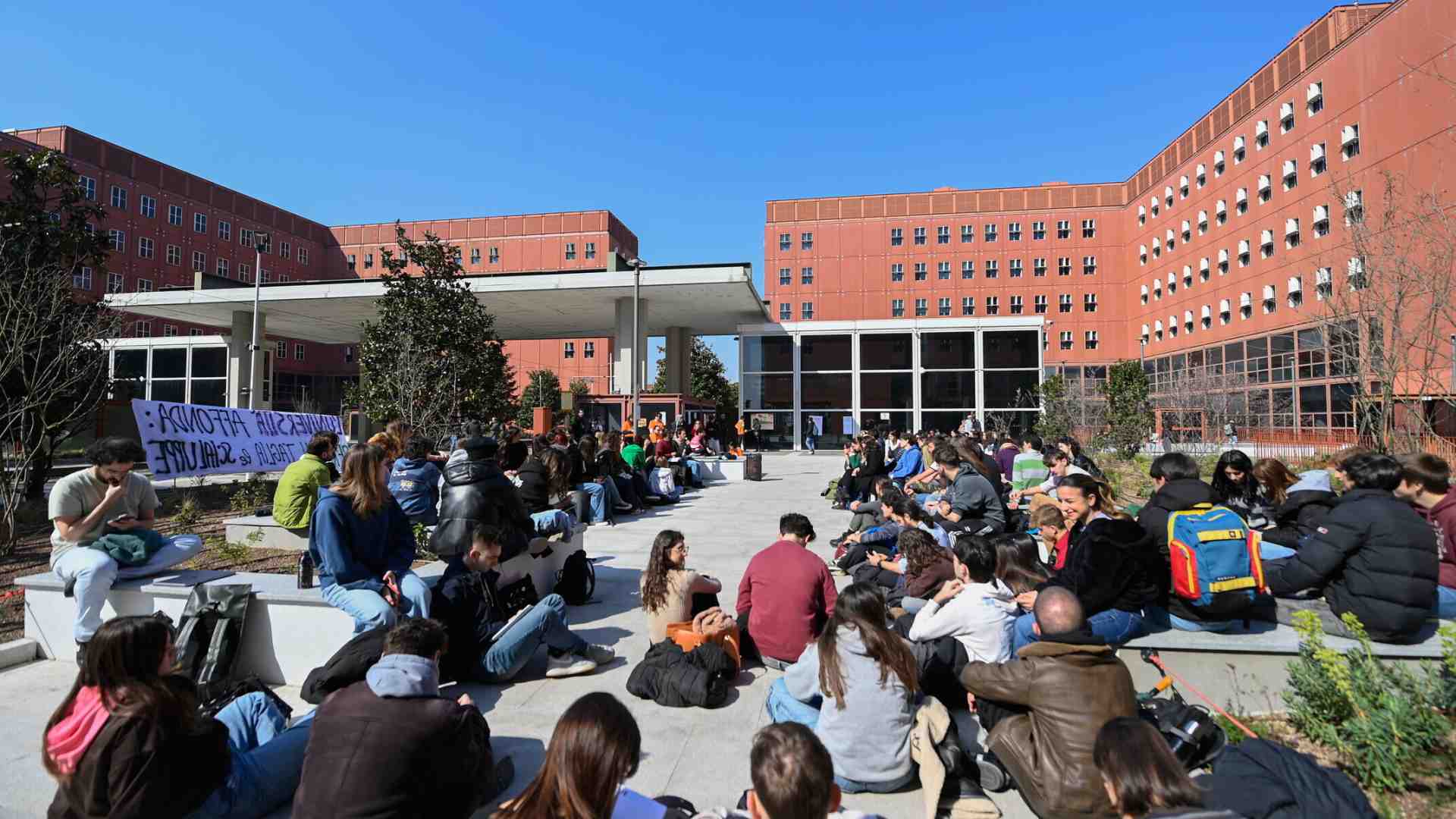 Ricercatori in rivolta. In (quasi) 600 firmano una lettera per chiedere contratti più flessibili: Pd e Cgil in imbarazzo