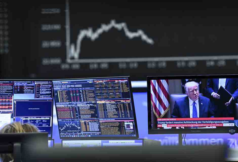 Trump invita a resistere, ma le borse crollano. La paura di una nuova grande crisi finanziaria