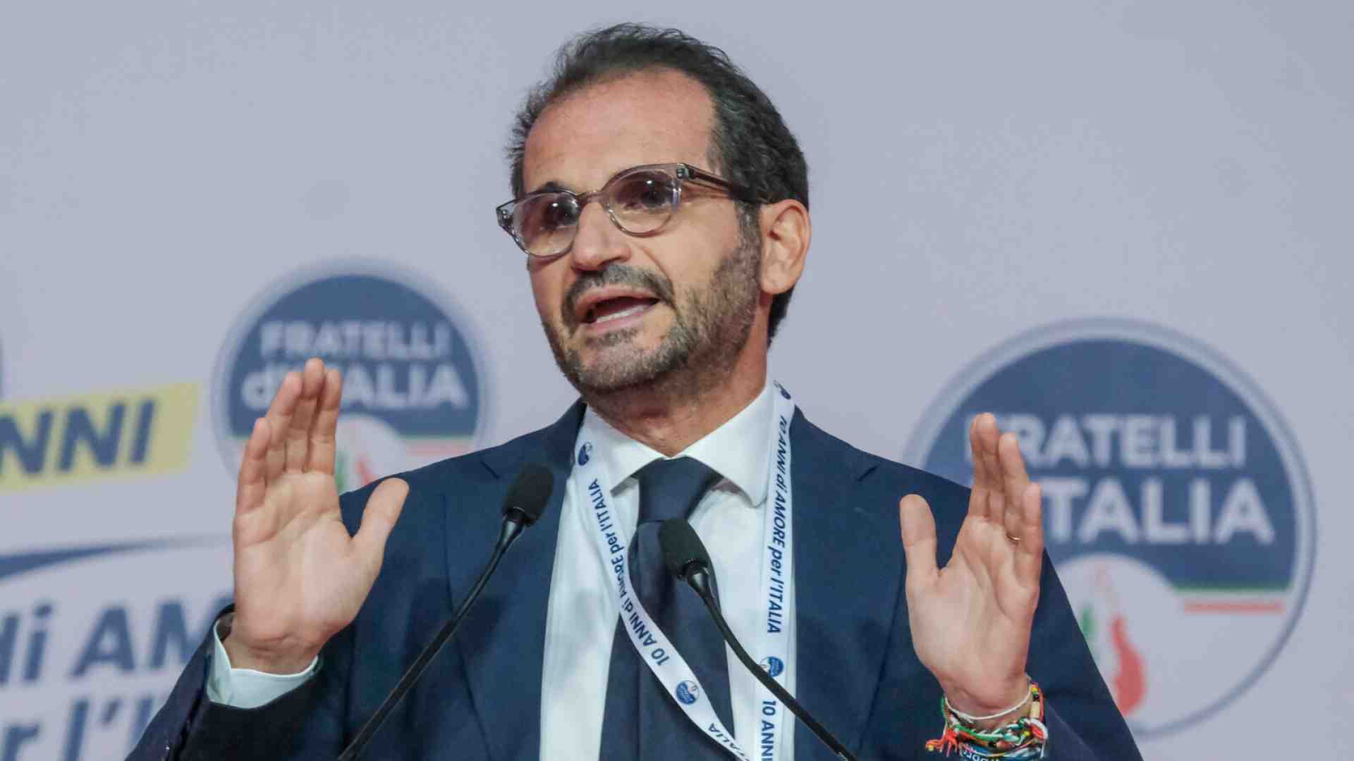 Autosospensioni, accuse e guerriglia: i congressi di FdI in Puglia somigliano a quelli dell'Msi