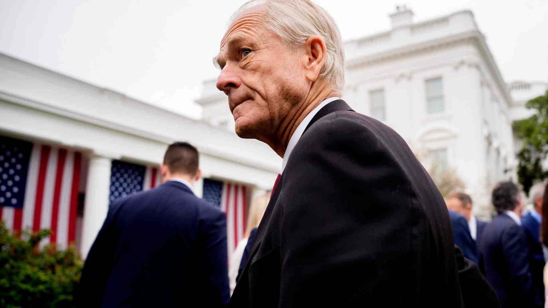 Chi è Peter Navarro, consigliere che sussurra i dazi a Trump, il suo alter ego e gli insulti di Musk