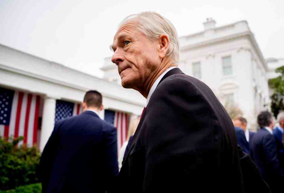 Chi è Peter Navarro, consigliere che sussurra i dazi a Trump, il suo alter ego e gli insulti di Musk