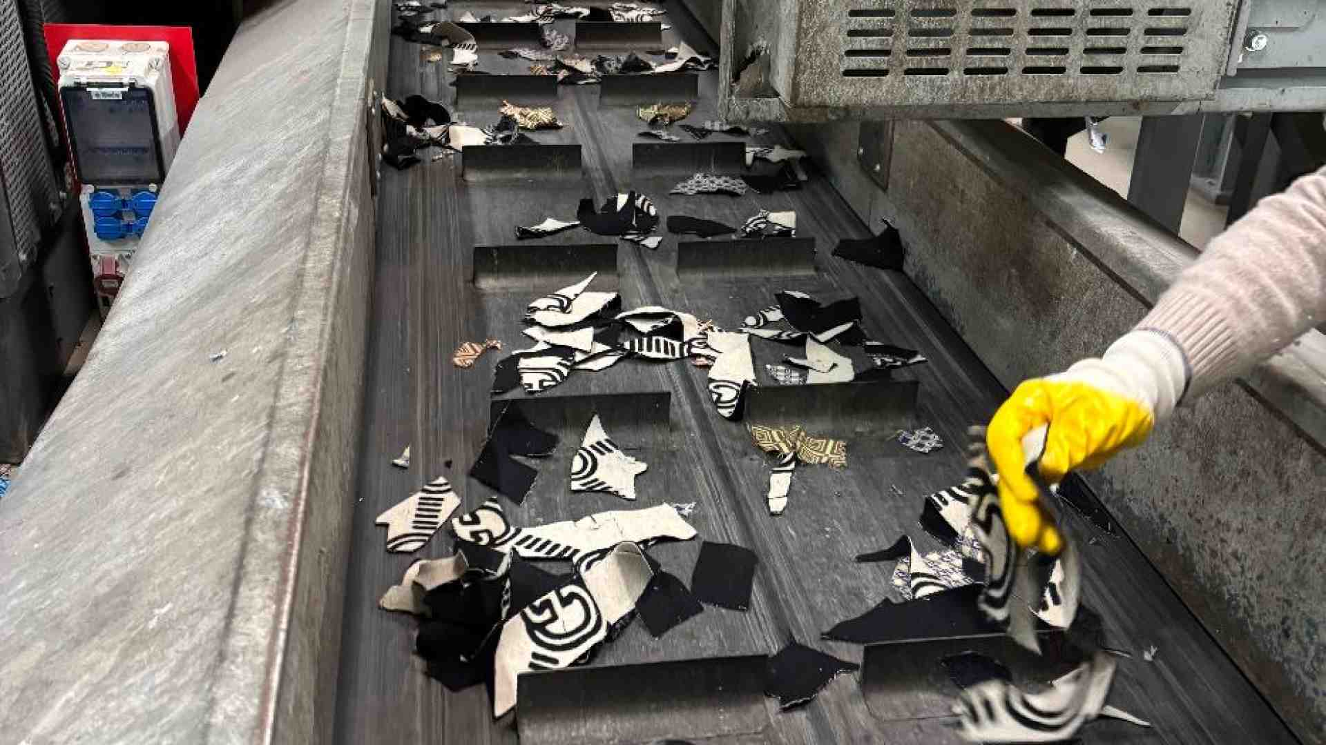 Se i rifiuti tessili diventano smart: «Non sprecheremo neanche una zip»