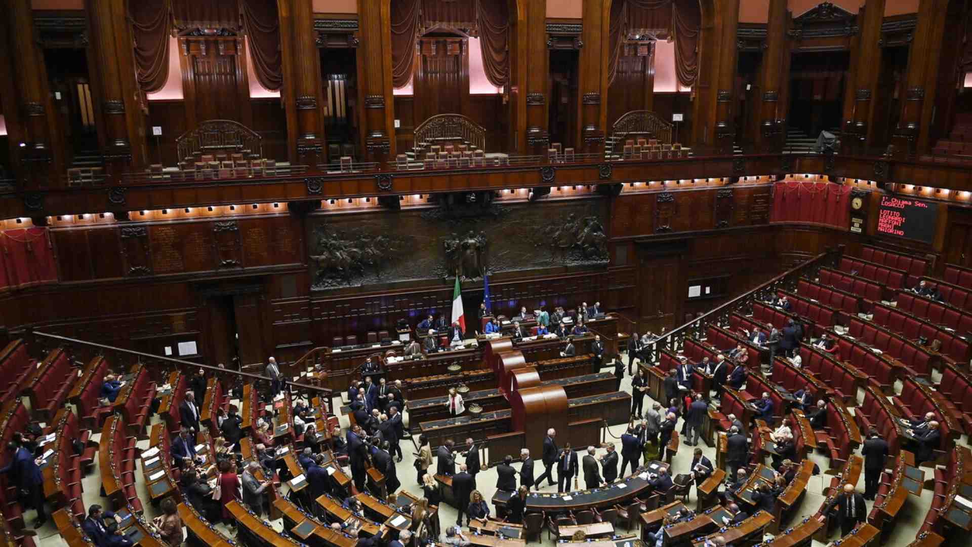 La maggioranza glissa sulla Difesa Ue: alla Camera approvata una mozione che non cita la parola "riarmo"