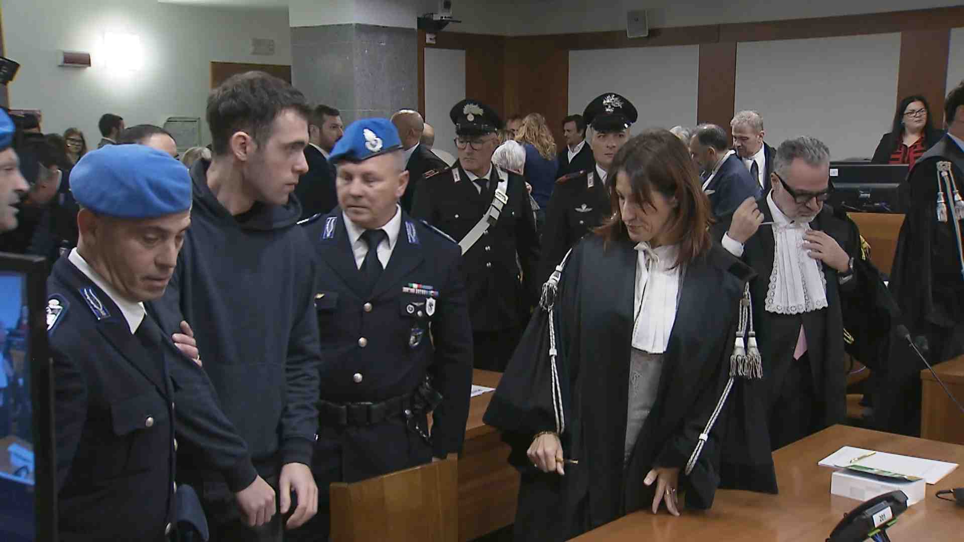 Cliché giornalistici e opinionismo compulsivo