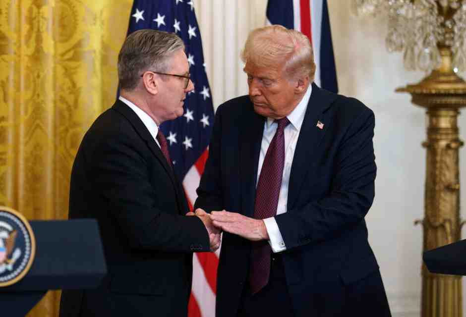 Starmer riesce ancora a tenersi in bilico tra America ed Europa, ma Trump lo costringe a scegliere