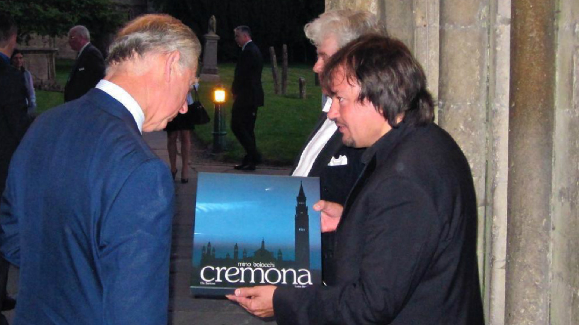 Carlo III “testimonial” di Cremona Musica e liuteria, le sue passioni