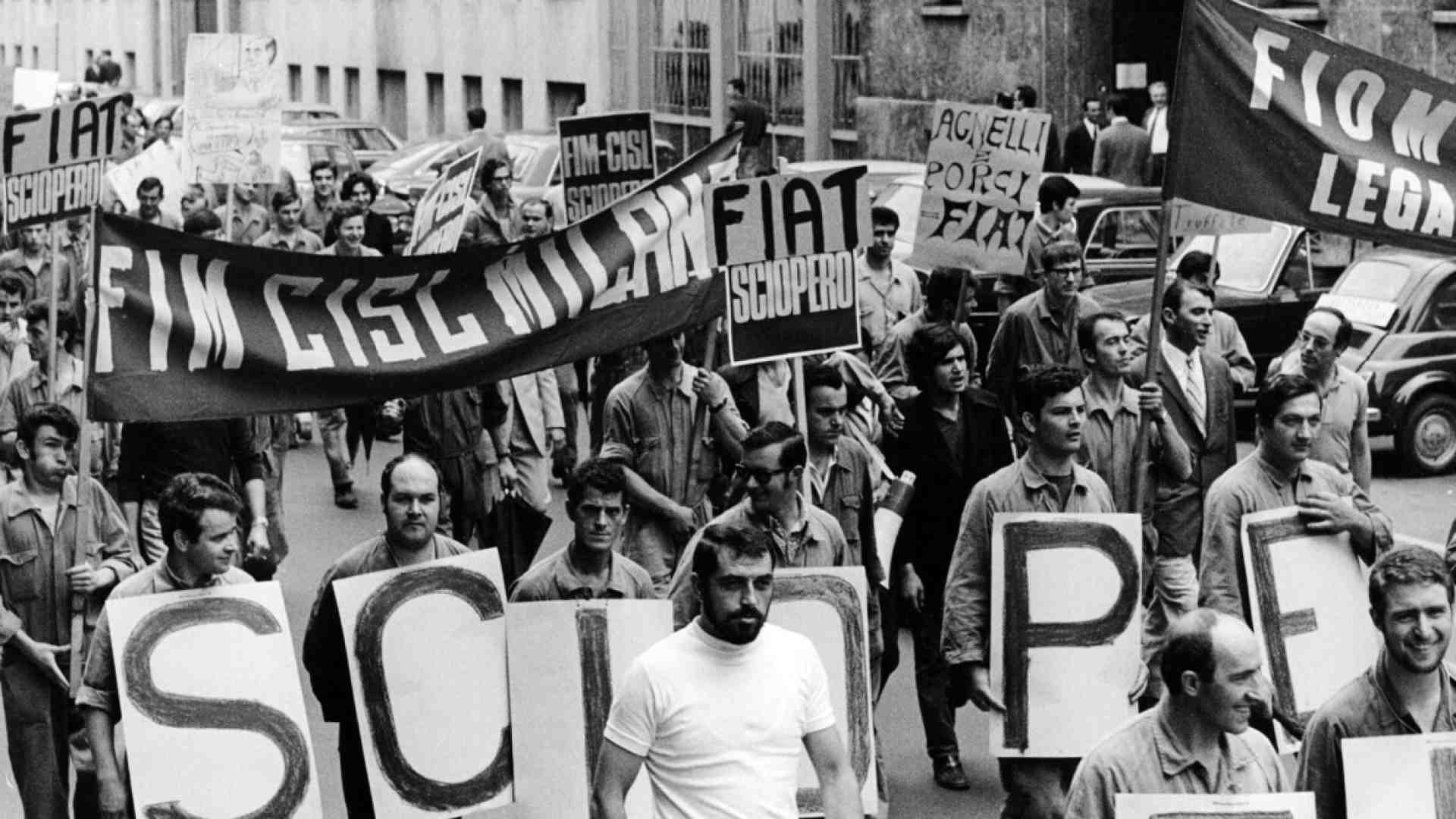 Migranti e operai, la guerra fra ultimi e penultimi al tempo delle deportazioni