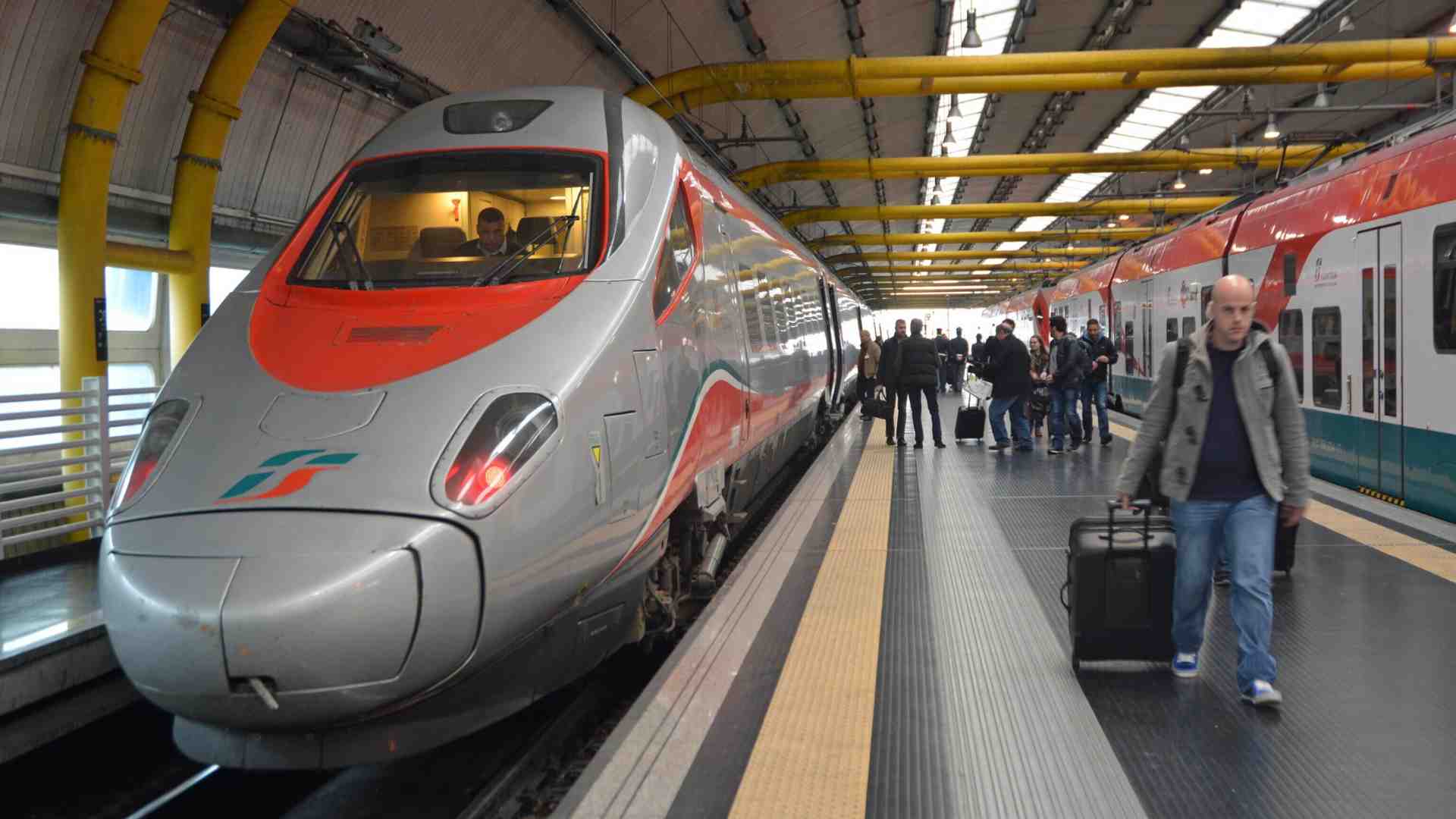 Dalla ferrovia di Portici alle disavventure di Salvini. Storia politica dei treni italiani
