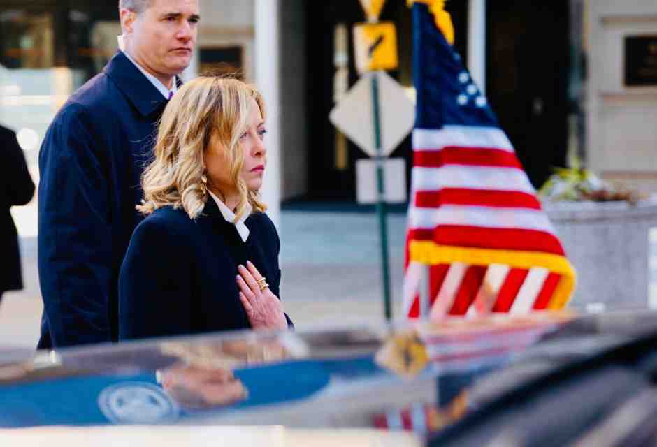 Meloni e Trump: la donna di stato vs l’uomo di status