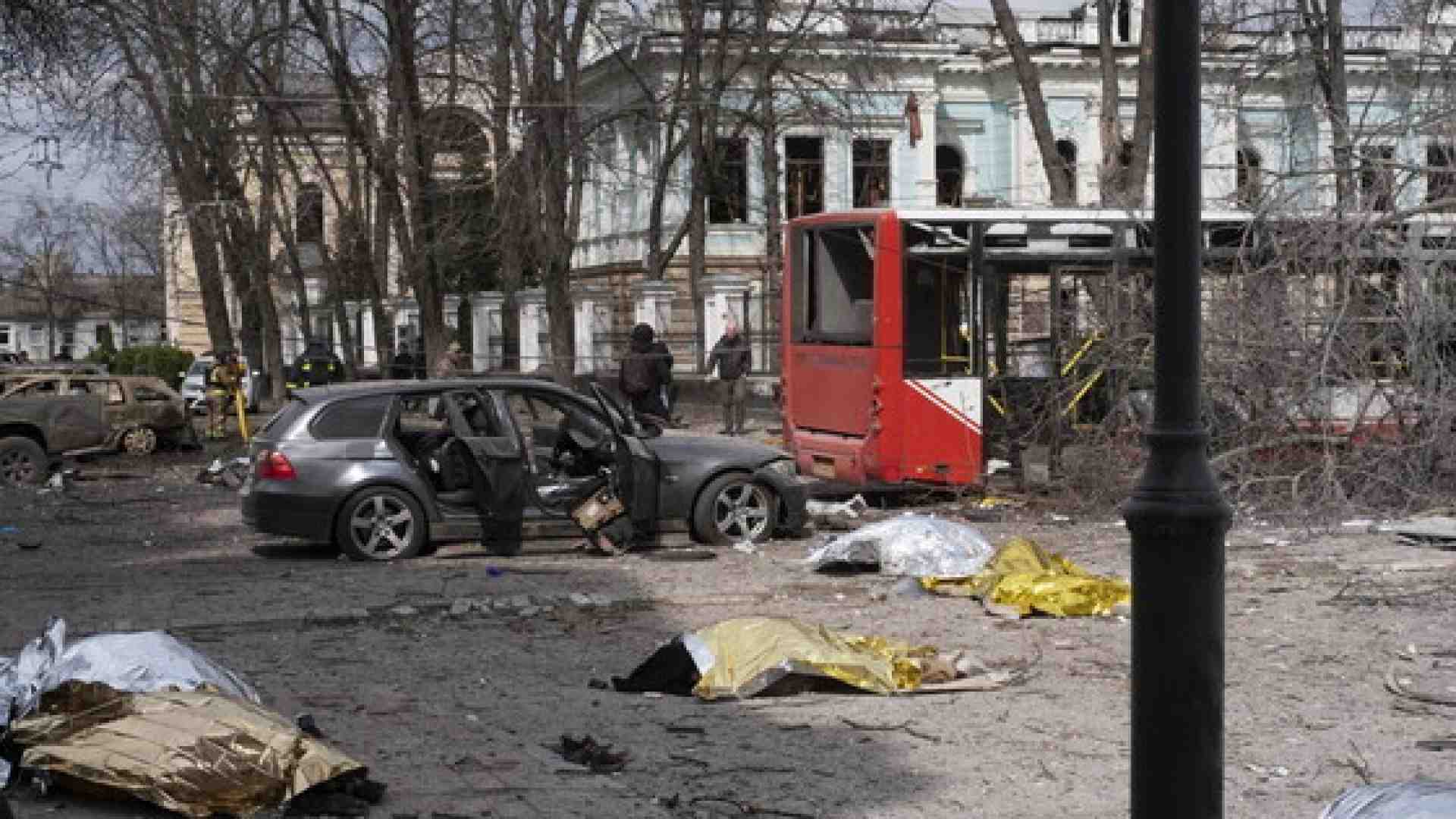 Fuori Zelensky e Kyiv senza difese. Gli obiettivi delle bombe di Putin