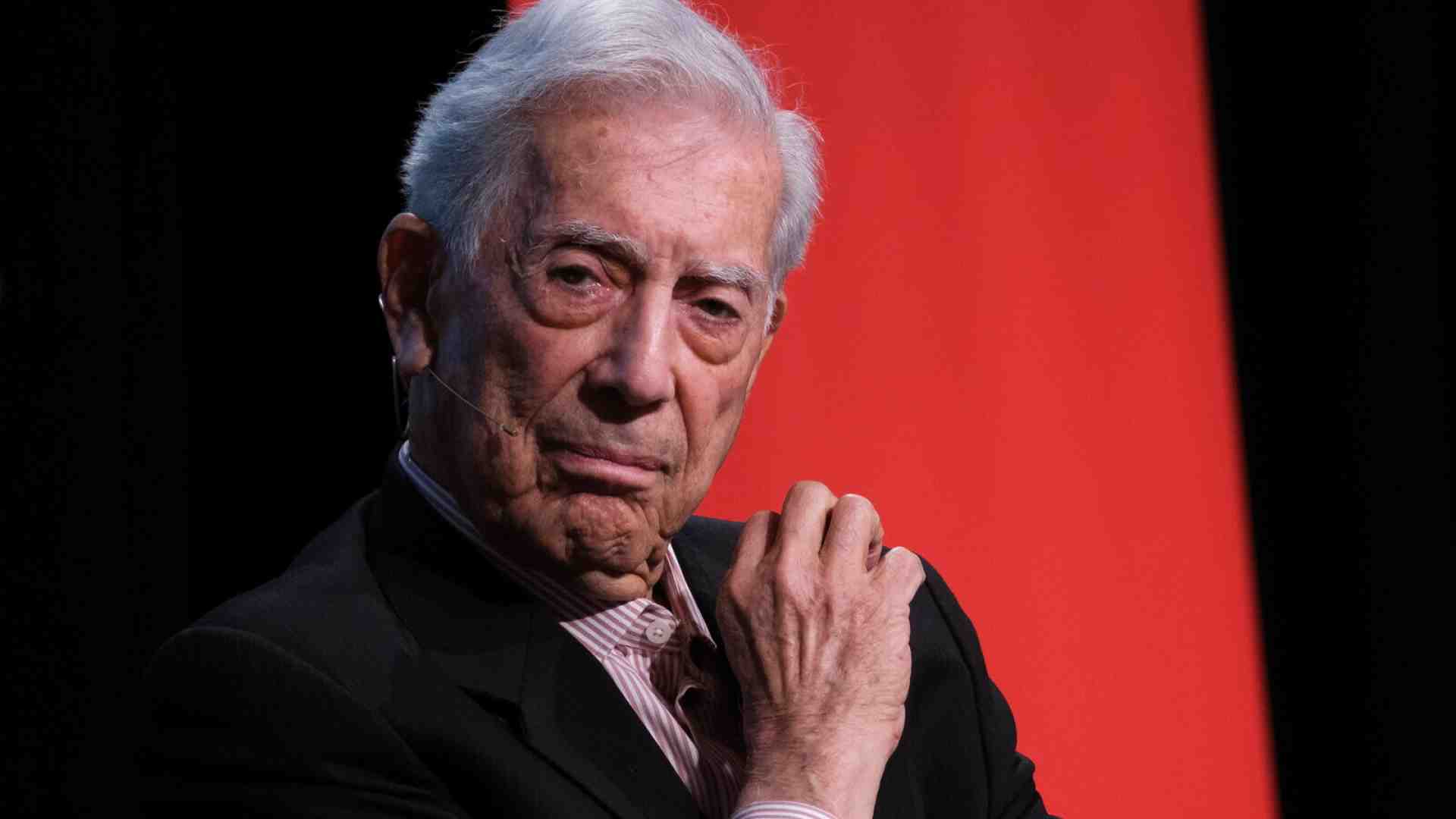 Addio a Vargas Llosa, l'autore del Boom latinoamericano che è riuscito ad andare oltre il Boom
