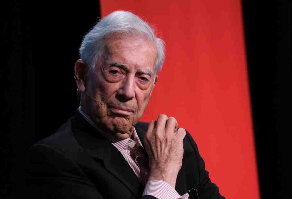 Addio a Vargas Llosa, l'autore del Boom latinoamericano che è riuscito ad andare oltre il Boom