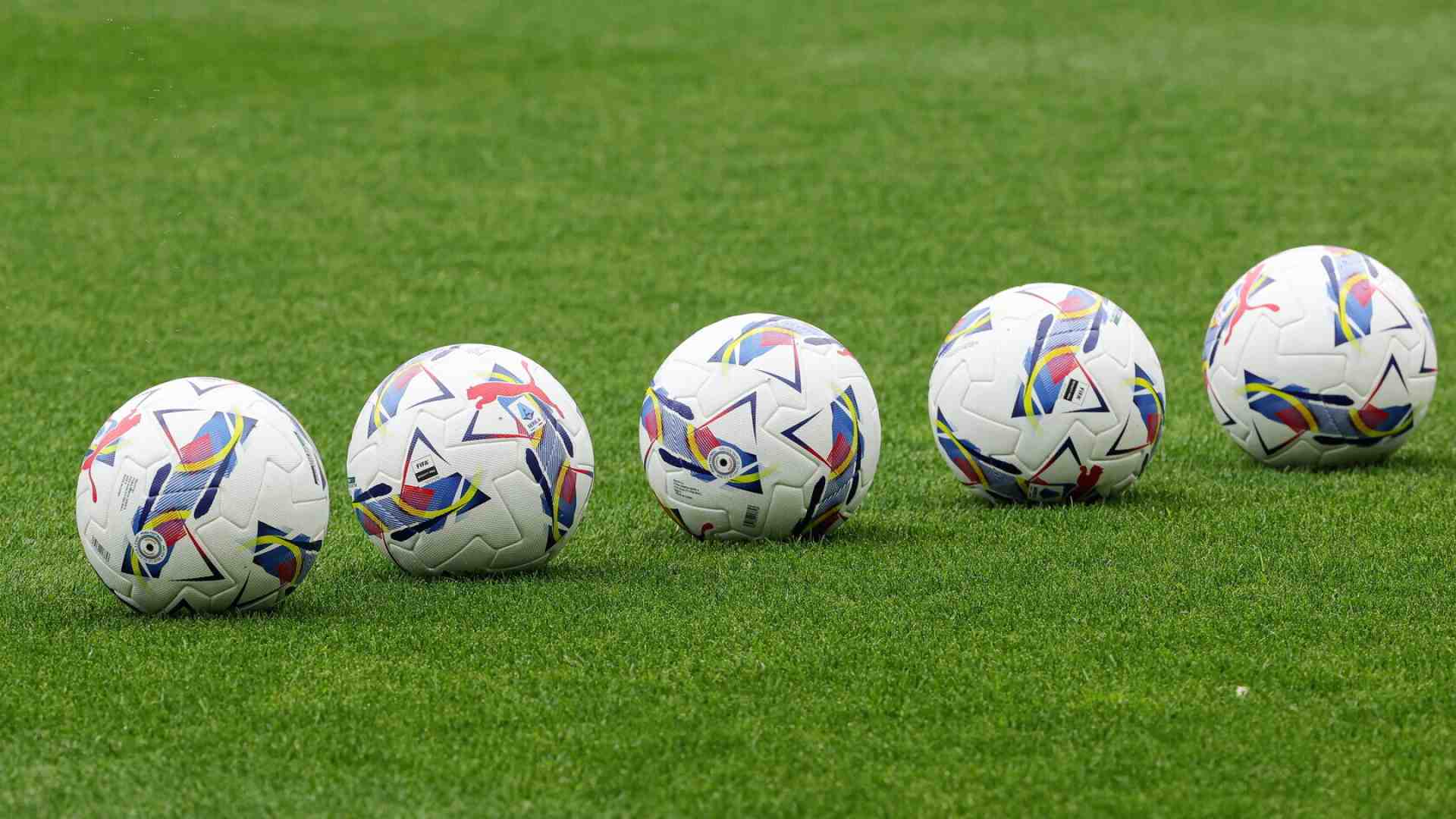 Puntare il dito sulla morale dei calciatori, per sentirsi migliori