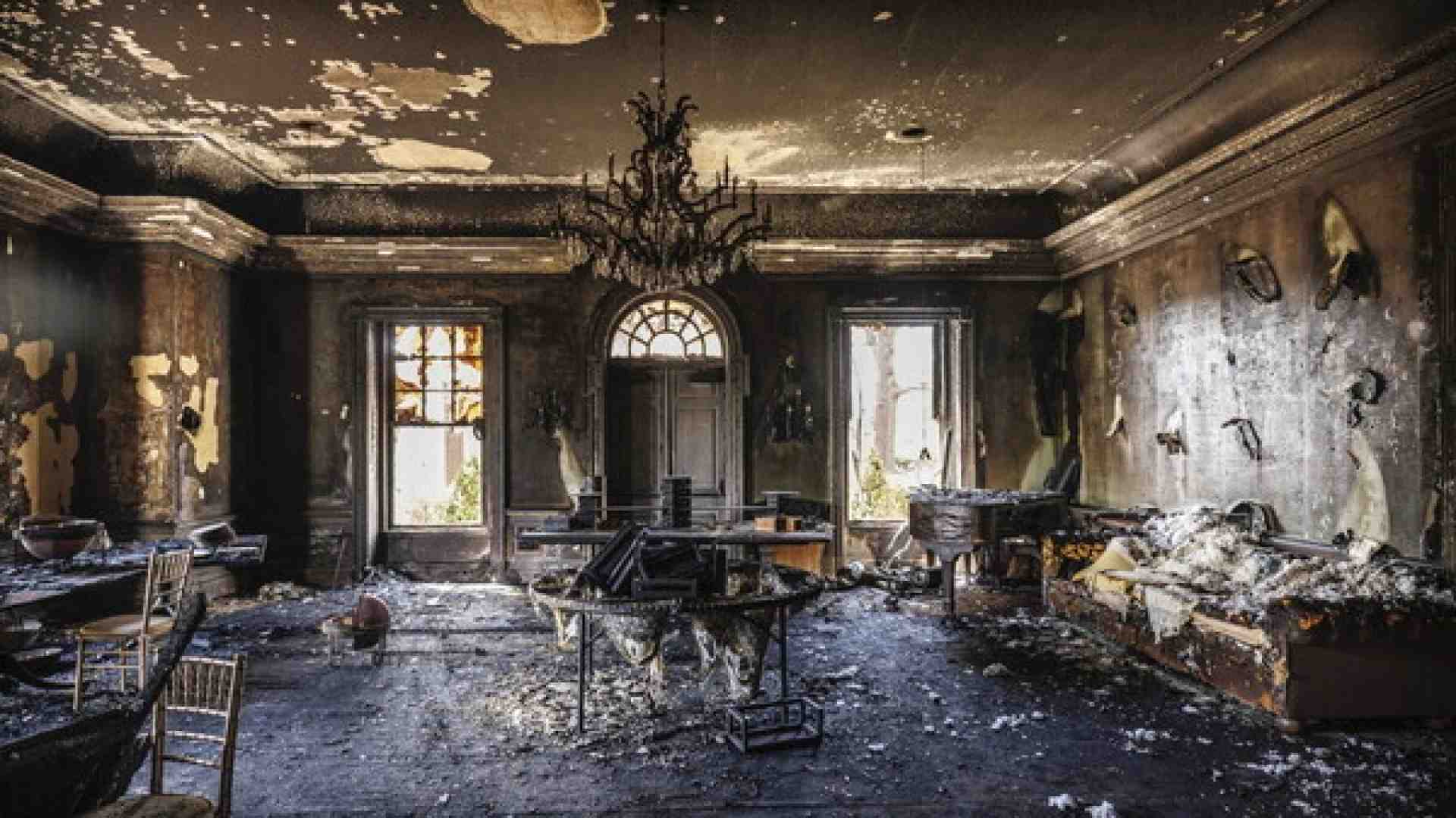 Il fuoco e il martello nella notte di Passover nella casa del governatore Shapiro