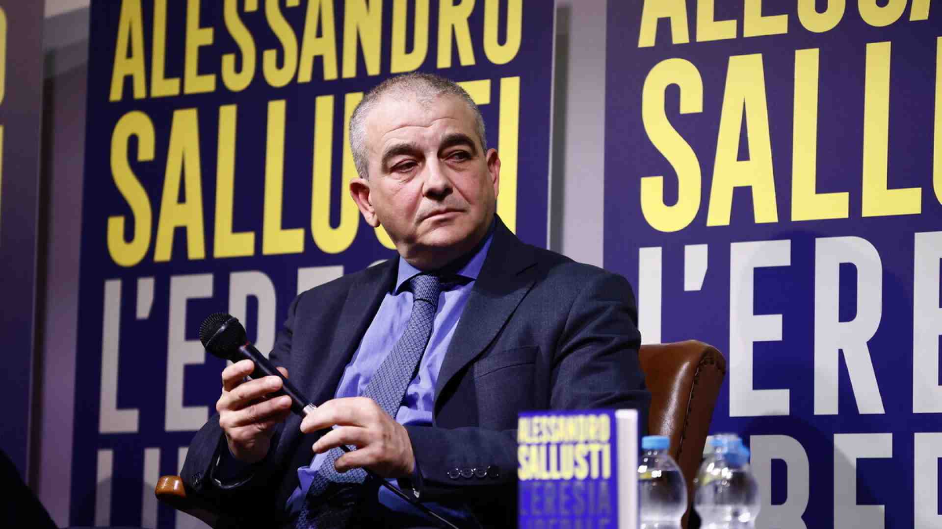 "Spese militari? Si arriverà al 2 per cento già nel 2025", dice Fazzolari alla presentazione del libro di Sallusti