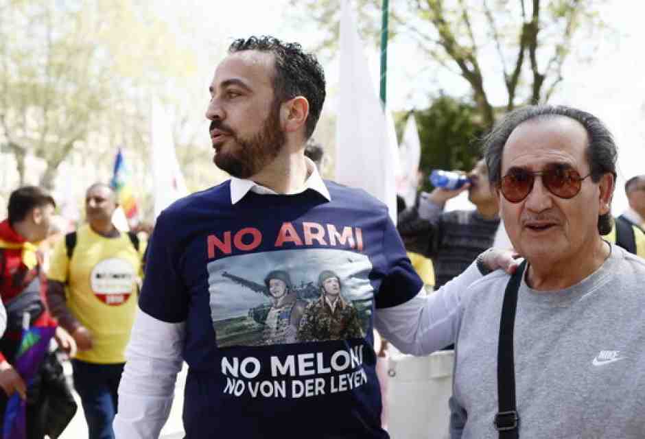 Quella sinistra che ha paura di sfidare il pensiero finto pacifista