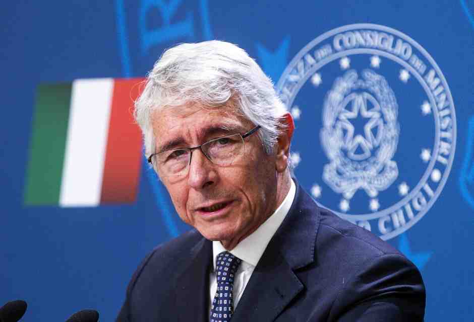 L'affondo di Abodi: "Via dalla Nazionale chi scommette"