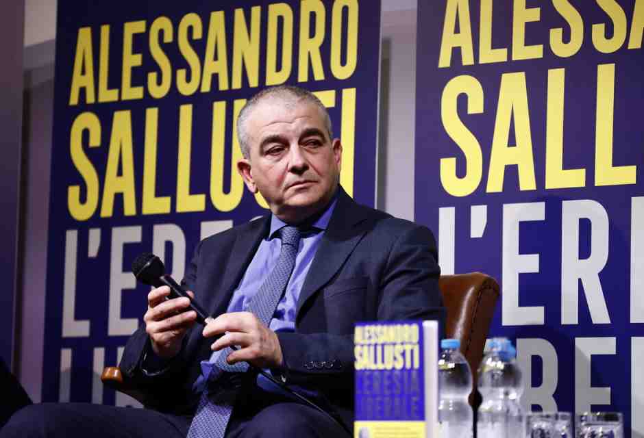 "Spese militari? Si arriverà al 2 per cento già nel 2025", dice Fazzolari alla presentazione del libro di Sallusti