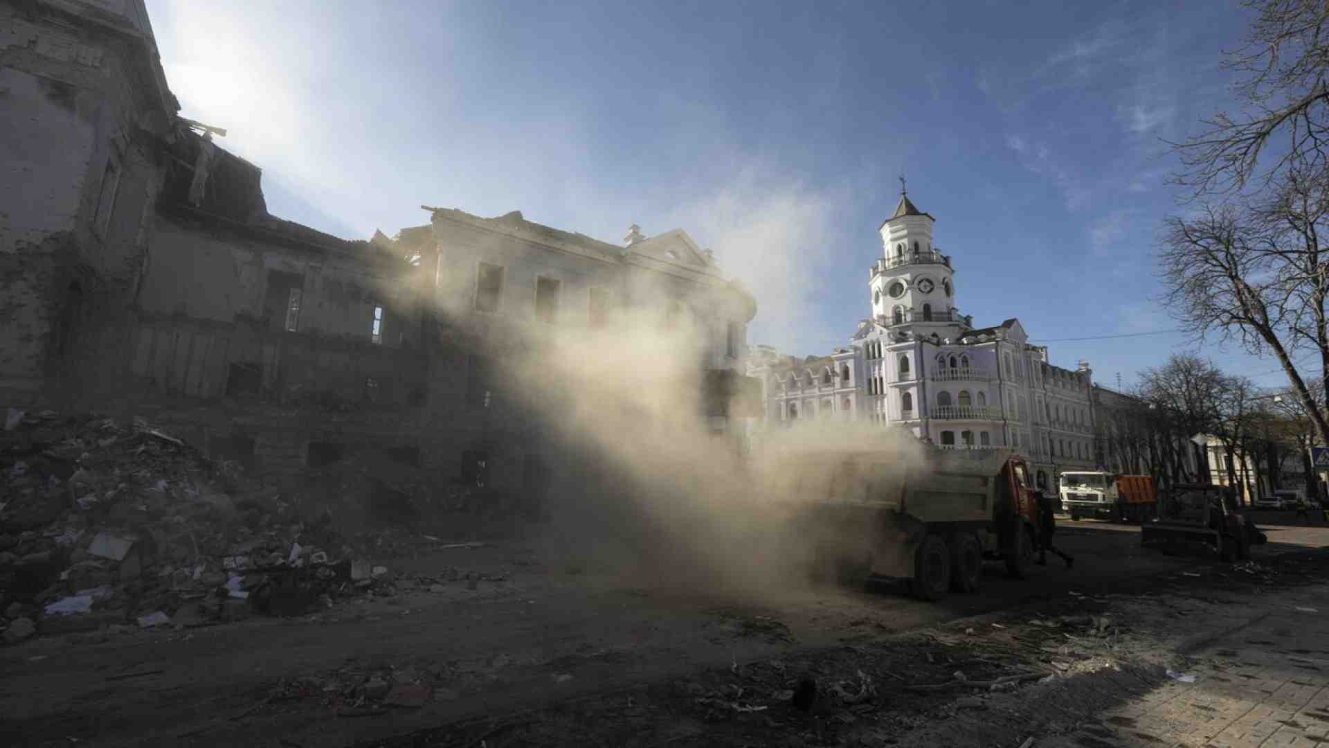 L’immorale equivoco ideologico del Cretino Collettivo che compara la strage di Sumy e Gaza