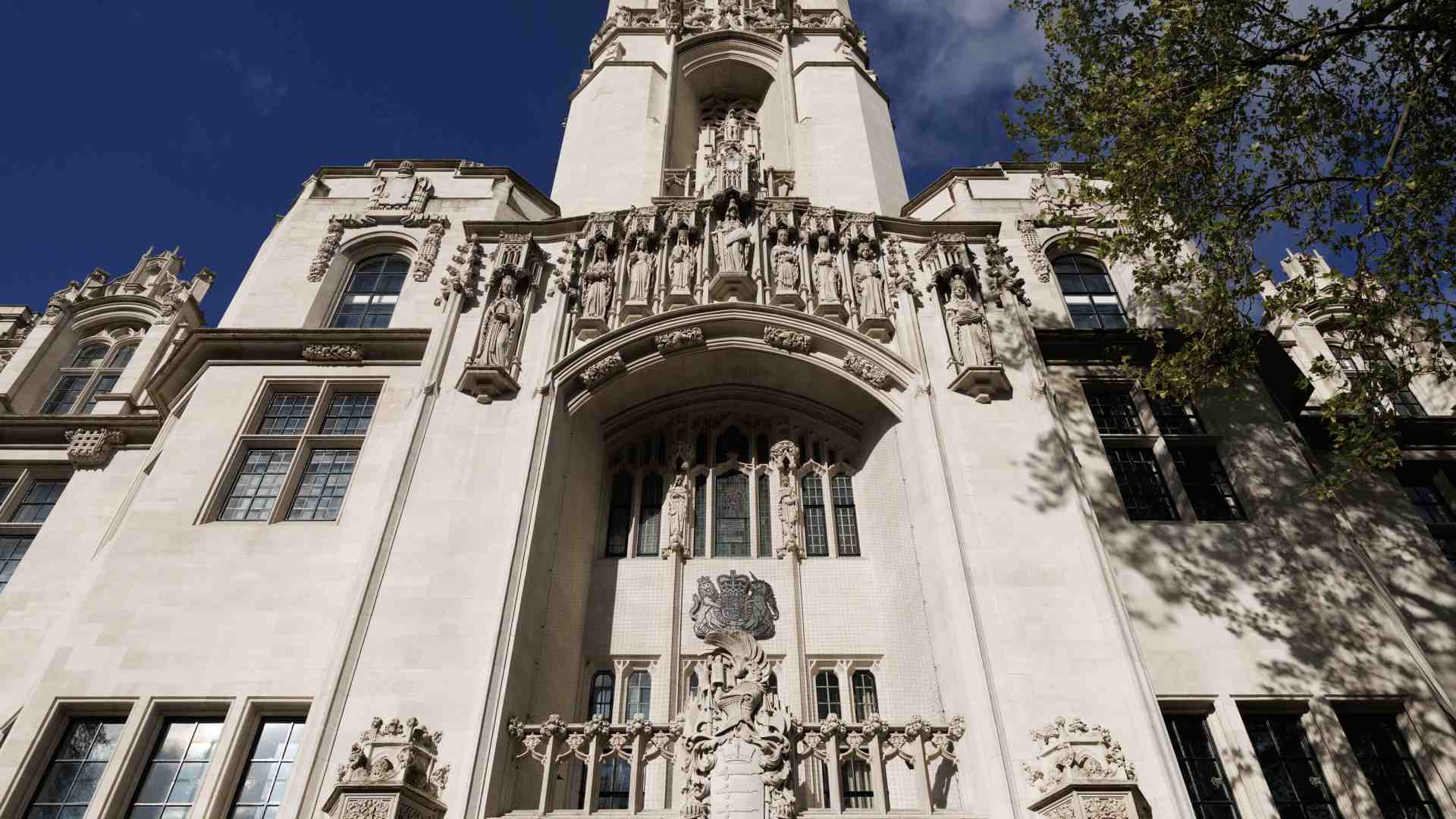 Per la Corte suprema britannica la definizione legale di "donna" si basa sul sesso biologico