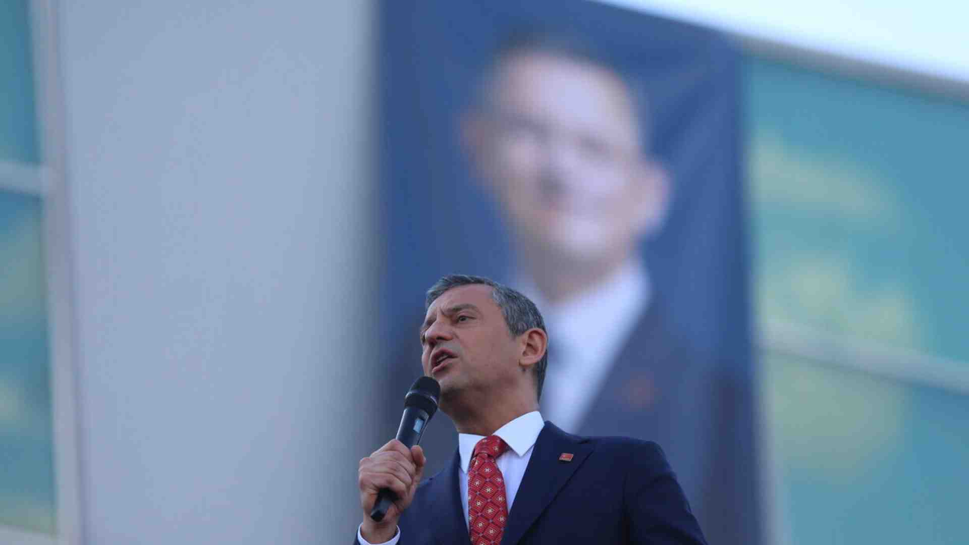 Il piano di Ozgur Ozel, il nuovo volto dell’opposizione turca in piazza