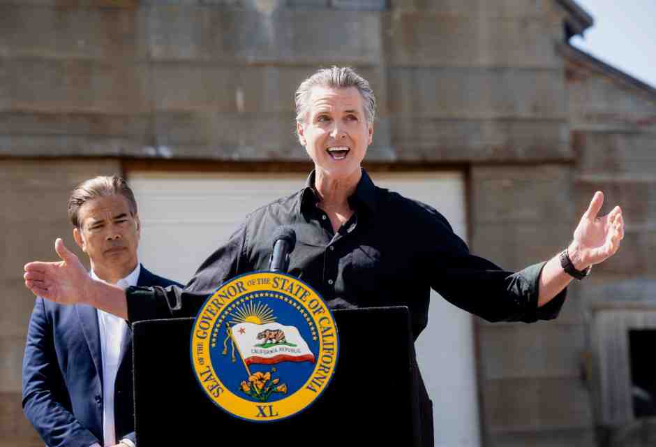 Il governatore Newsom vuole sradicare i dazi di Trump, ma può sperare solo in due risultati
