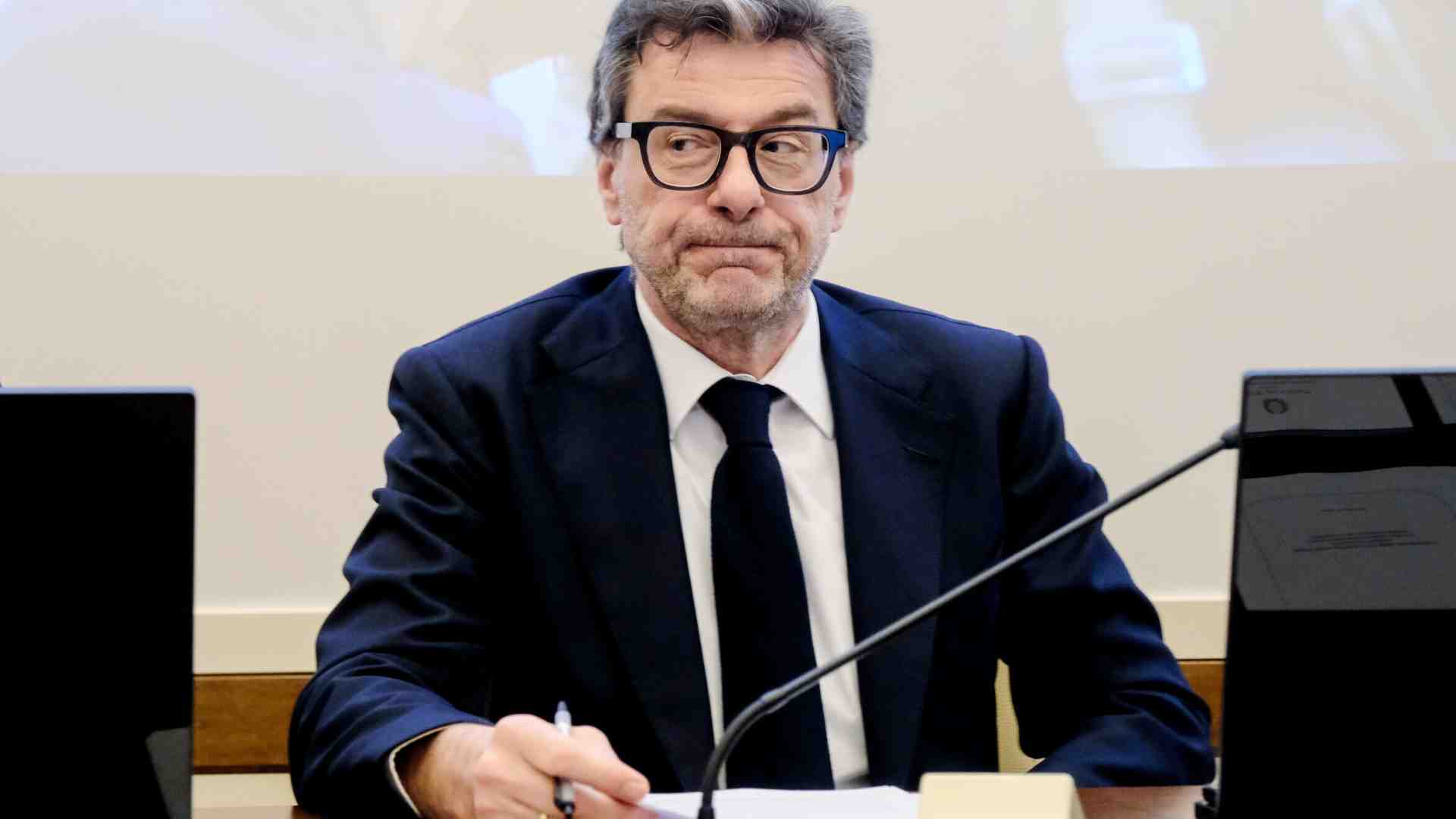 La prudenza di Giorgetti: si prepara al peggio, ma spera per il meglio