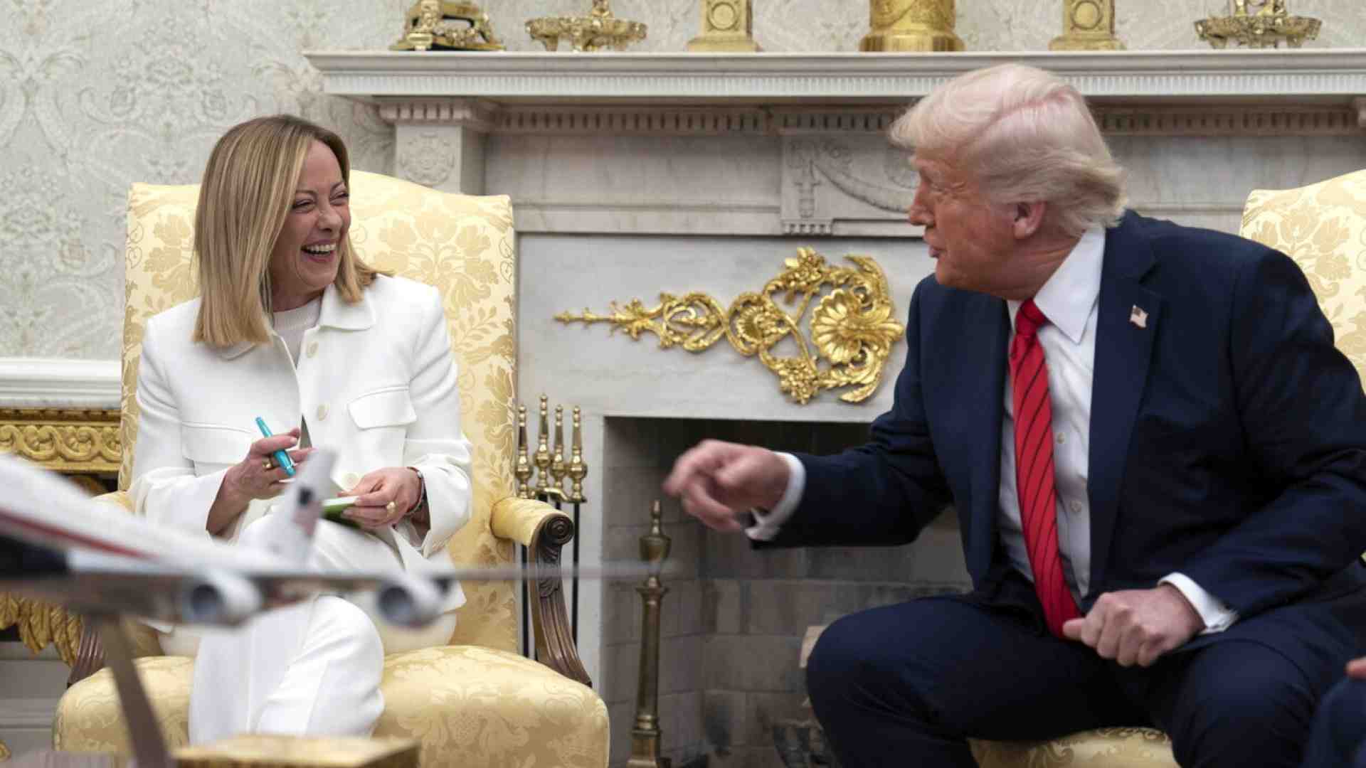 Prevedibilità e normalità. Meloni non paga dazio da Trump