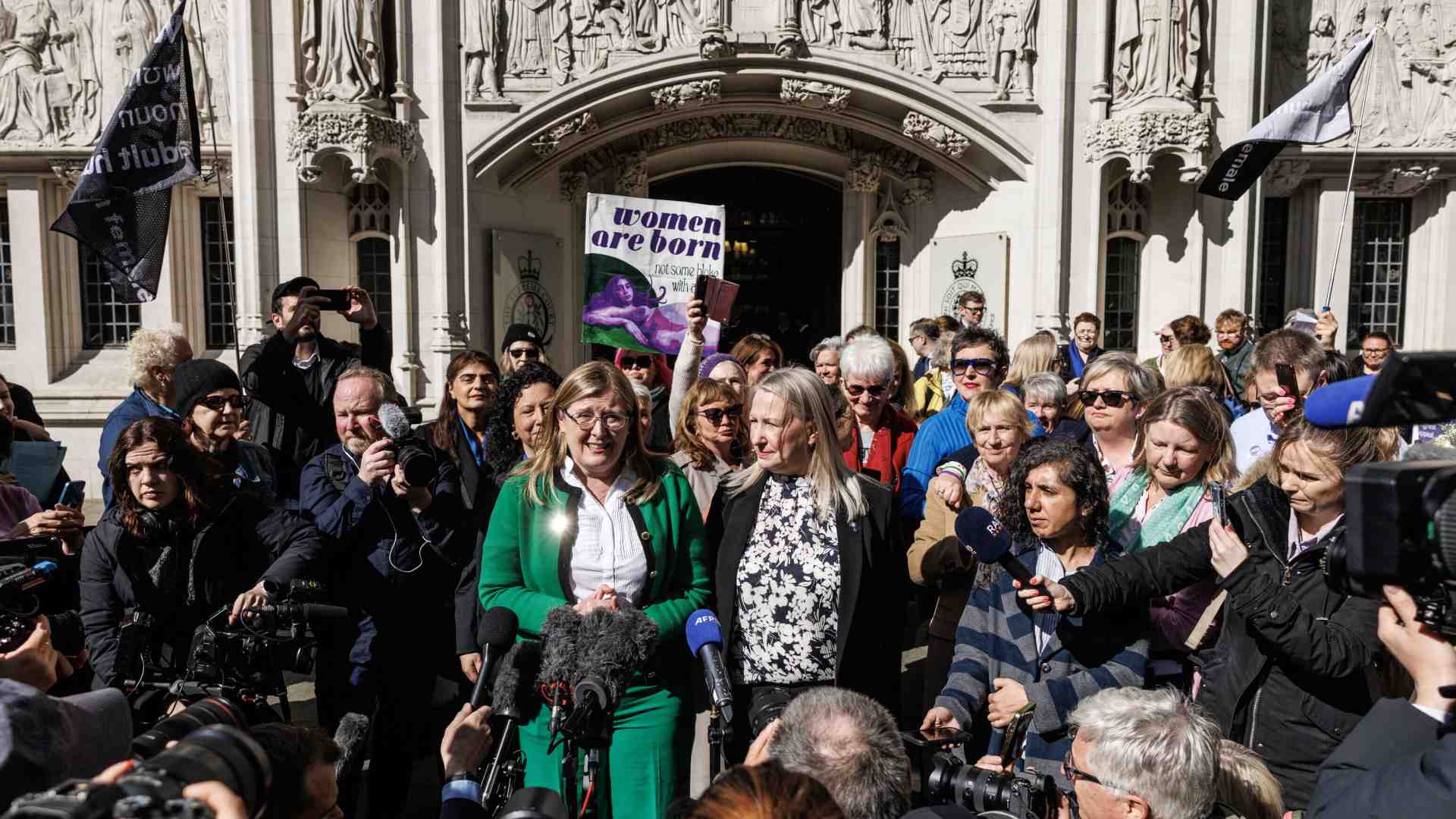 Donna si nasce, d’accordo. Ma riflettiamo